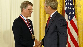 Peter Dervan receiving the National Medal of Science