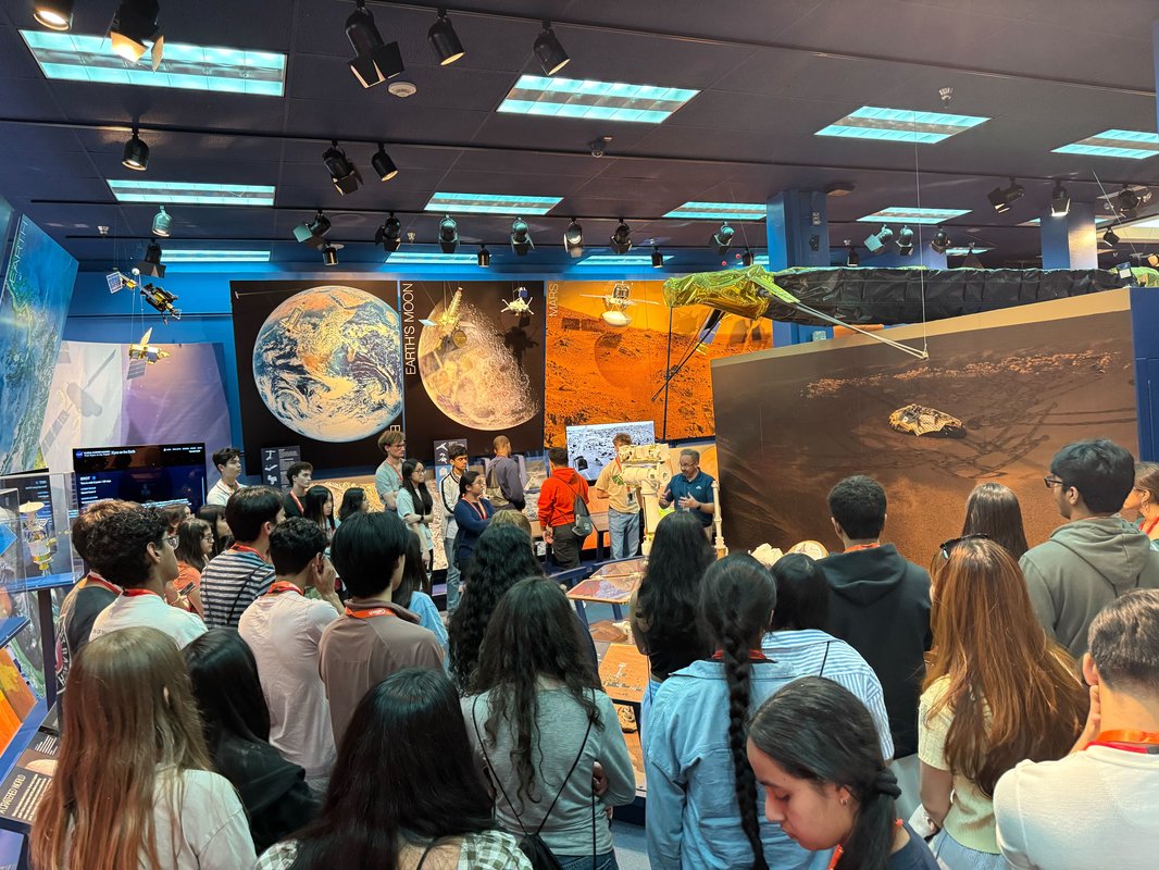 Students visit JPL during DiscoTech