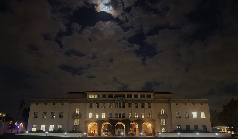 Beckman Institute at night