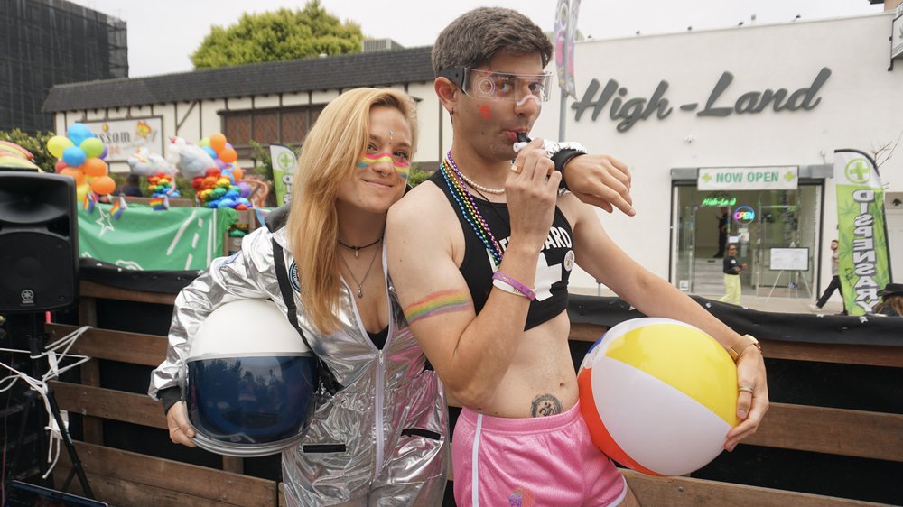 Sofia Fatigoni and Riccardo Caniato on the Caltech float