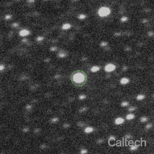 Newfound comet 3I/ATLAS is seen streaking across the sky.